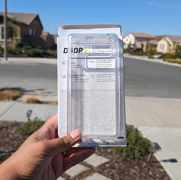 OtterBox Pixel 7 Pro Case Symmetry Series Clear - Picture 11 of 16